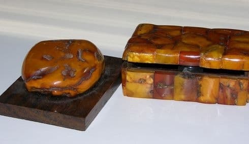 Staatliche-Bernstein Manufaktur (1926-1945) - szkatułka i przycisk do papieru