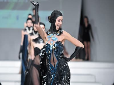 Michał Starost (stroje) & S&A reprezentowana przez studentki gdańskiej ASP 