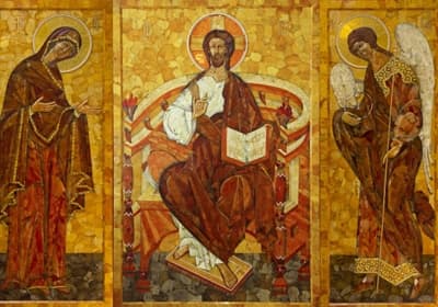 Bursztynową specjalnością Rosjan są mozaiki. Na zdjęciu: tryptyk autorstwa Alexandra Krylova