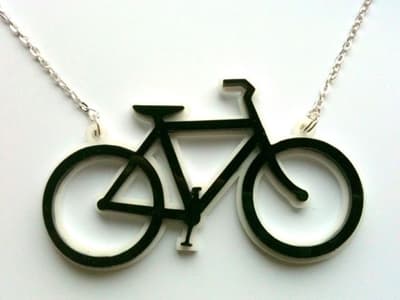 Trevgart - niesztampowa biżuteria z pleksi 