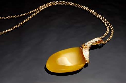 Dorota Cenecka: bursztyn bałtycki, żółte złoto