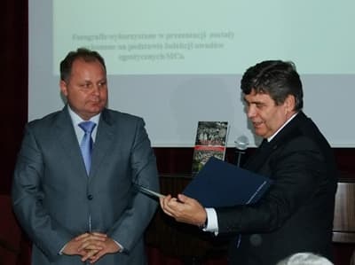 Wręczenie nagrody dla Janusza Antczaka