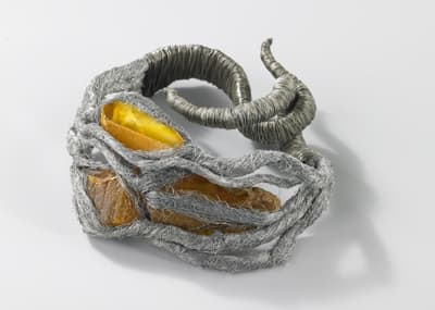 Praca Pawła Kaczyńskiego z wystawy "Nasz bursztyn"