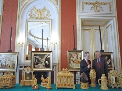 Bogdan Zdrojewski i Lucjan Myrta na wystawie jego dzieł