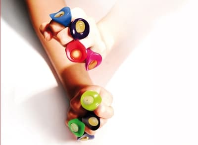 Małgorzata Szewczyk: pierścionki - bursztyn, żywica