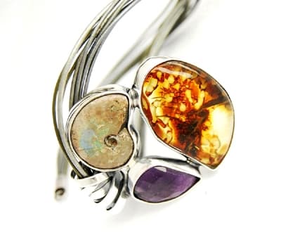 Izabela Gutowska ożywia bursztyn kolorami