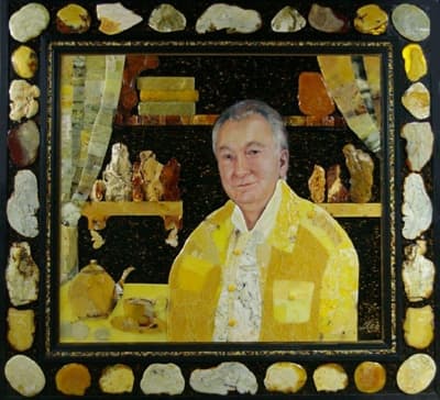 1.	Lucjan Myrta, autoportret z bursztynu, 120 x 120 cm, Sopot 2009