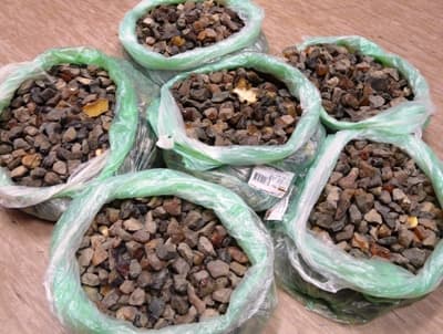 Jednego dnia na dwóch przejściach granicznych celnicy zatrzymali 40 kg bursztynu