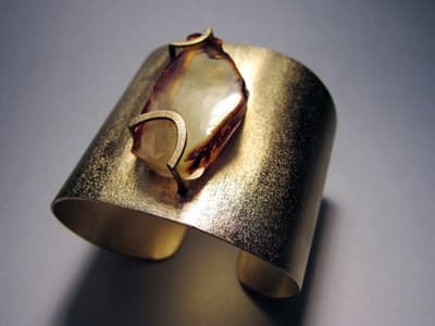 Bransoleta z bursztynem autorstwa Moniki Zielińskiej 