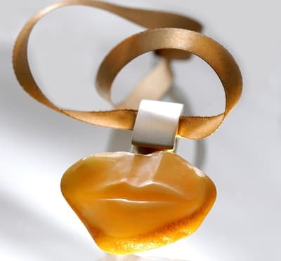 Każdy naszyjnik "Bursztynowe Usta" jest inny