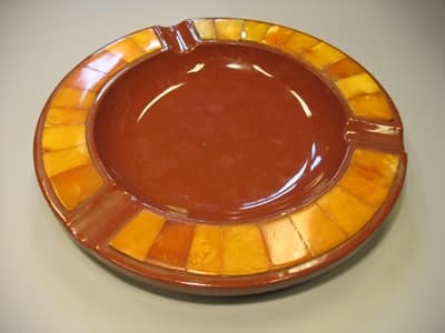 Popielniczka, ceramika, bursztyn, Cesarska Wytwórnia Ceramiki w Kadynach, 1933-1944 