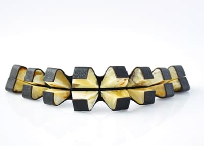 Trend Book 2012+: Agata Krawczyk, bransoleta ze skóry i bursztynu 