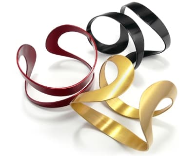 Ta buiżuteria zachwyca nie tylko kolorem...