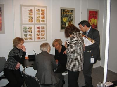 Laboratorium Bursztynu na targach Amberif. Na zdjęciu od lewej: dr Ewa Wagner-Wysiecka, prof. dr hab. Barbara Kosmowska-Ceranowicz, dr Perla Colombini, dr Alicja Zobel, prof Eugenio Ragazzi