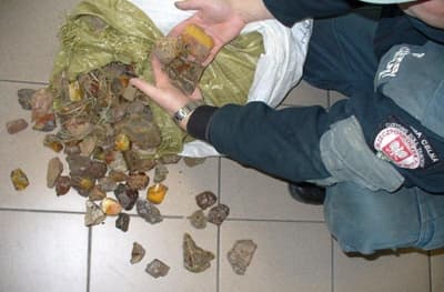 Wartość rynkowa zatrzymanego bursztynu to ok. 90 tys. zł.