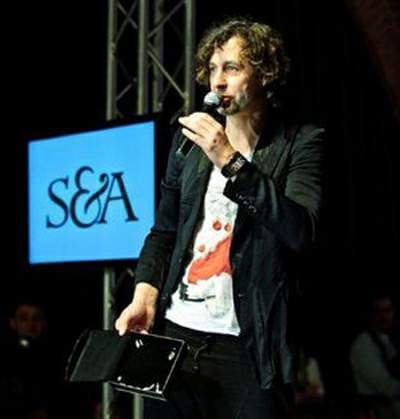 Szymon Majewski prezentuje biżuterię S&A 