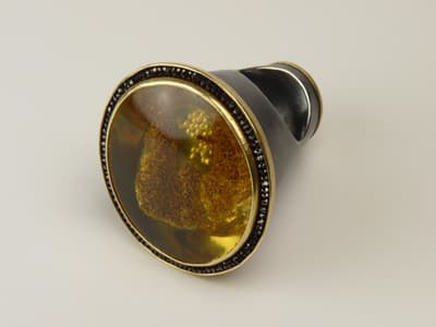 Pierścień Michaela Zobla podarowany Muzeum Bursztynu