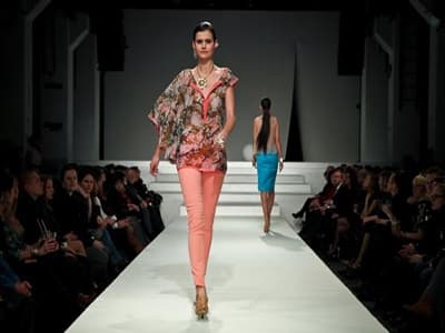 Ola R. by UFUFU & Eva Stone 